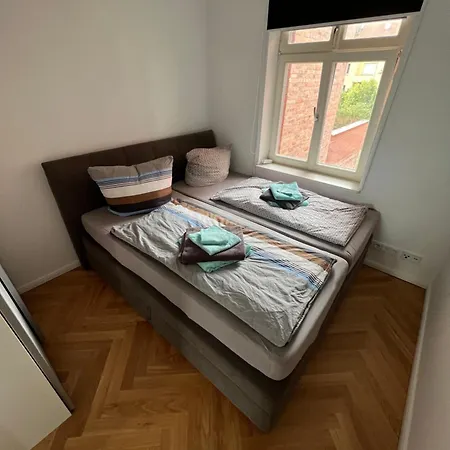 Daire Exklusive Altbauwohnung Mit Arbeitsplatz We5 *