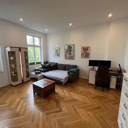 Daire Exklusive Altbauwohnung Mit Arbeitsplatz We5 *
