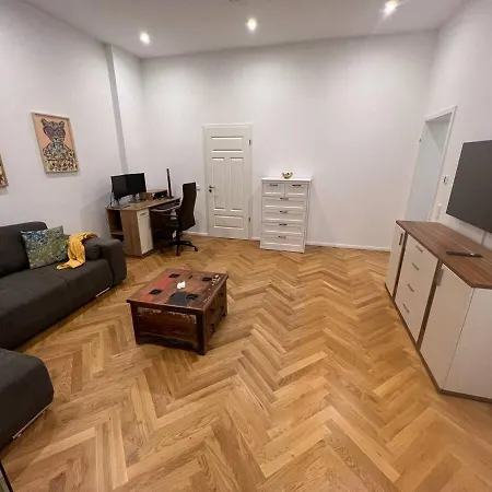 Exklusive Altbauwohnung Mit Arbeitsplatz We5